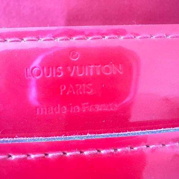 Vibrant LOUIS VUITTON Red Clutch with Gold Accent - Picture 5 of 7